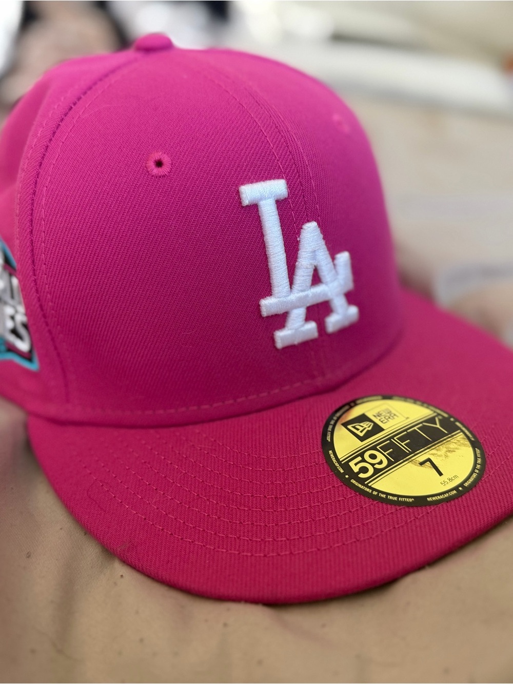 New Era Los Angeles Fitted Hat in Hot Pink with White LA Logo - Picture 4 of 5